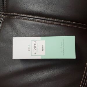 HEIMISH USA All Clean Green Foam Cleanser - Mint and White